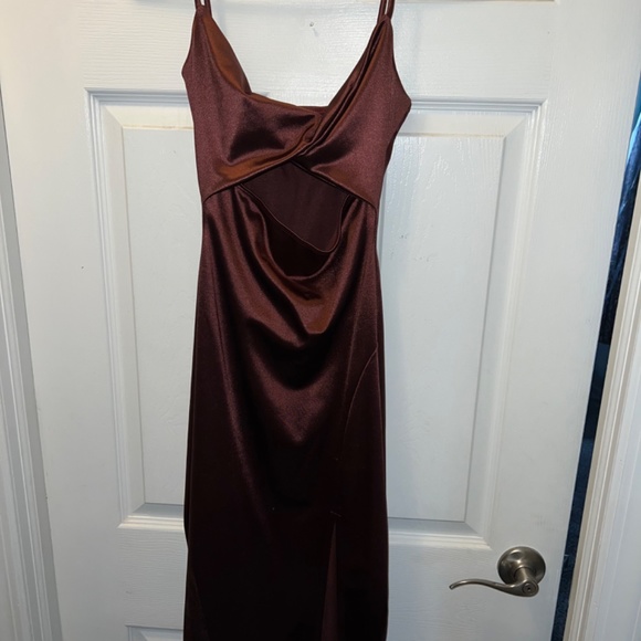 Windsor MIDI dress with cutout - Picture 2 of 3